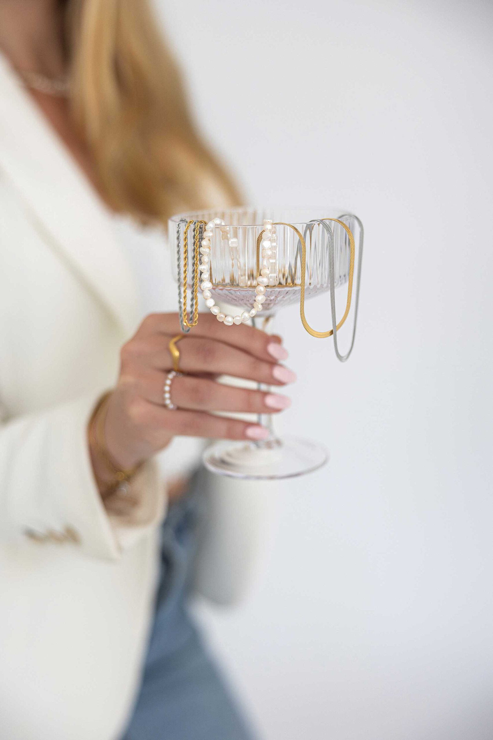 Viktoria, Gründerin von VILOU, dem Schmuckunternehmen aus Heidelberg, bei mir im Studio für Personal Branding Fotos
