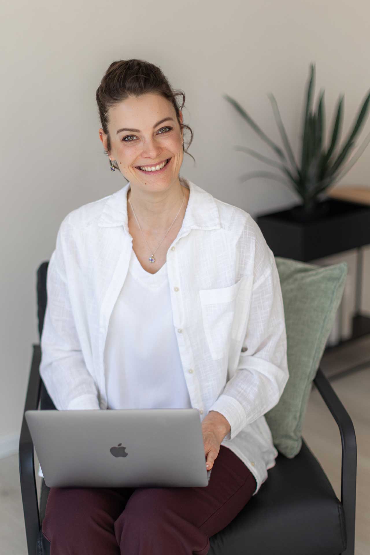 Personal Branding Shooting Day Nicole Hafner Personal Branding Fotografin Business Fotos Nadja Klaß, Öhringen, Facereading Coach,